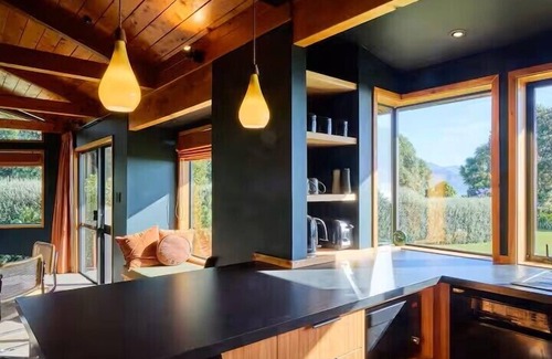 Hapuku House | The Entire Mangamaunu Retreat