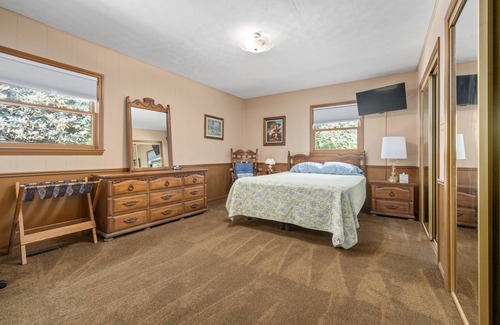 Saluda Other | The Escape on 10 secluded acres, sleeps 10