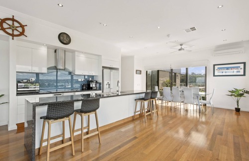 Lakes Entrance Hotel | The Esplanade Resort and Spa