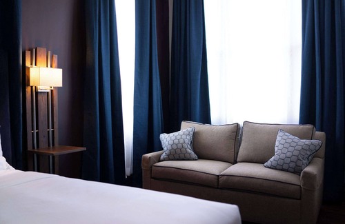Gastonia Hotel | The Esquire Hotel Downtown Gastonia, an Ascend Collection Hotel