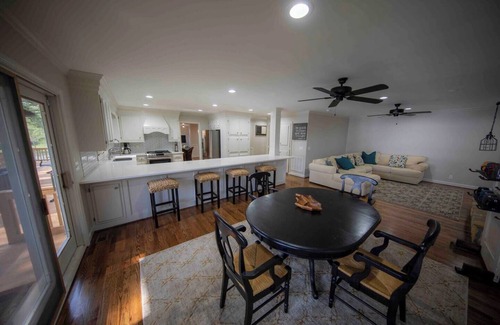 Camden House | The Estate: 4-BR, 6000 SF