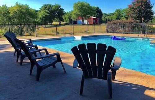 Goodlettsville House | The Estate GuestHouse w/Luxury Pool - 5 Star R&R