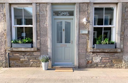 Broughty Ferry Apartment | The Estuary Apartment - 2 minutes from beach!
