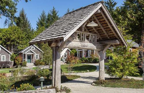 Seabrook House | The Evergreen Cabin by Seabrook Hospitality