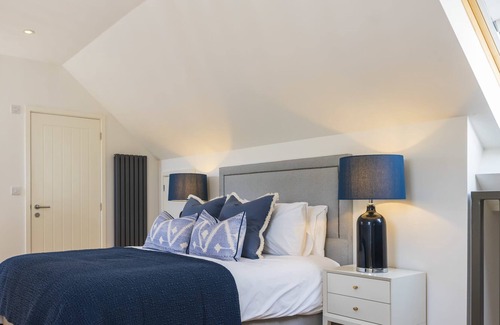 Henley Apartment | The Evergreen Courtyard Henley-On-Thames