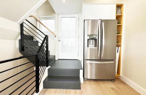 Gayborhood House | The Executive - Center-City - 3BR-4Bath-Private-Garage