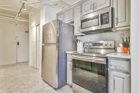 Athens Apartment | The Executive Loft - Walk to Sanford Stadium