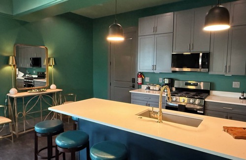 Biloxi House | The Executive @ The Pullman House, Downtown Ocean Springs Condo w/Pool