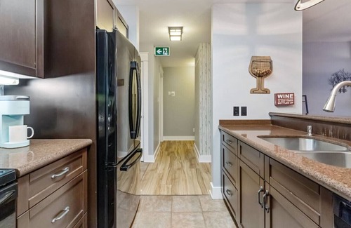 The Blue Mountains Condo | The Fairway Nest with Hot Tub & Golf!