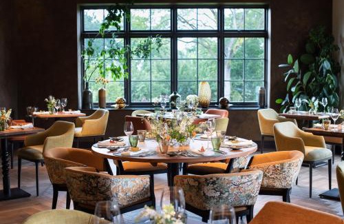 Castle Ashby Hotel | The Falcon Hotel