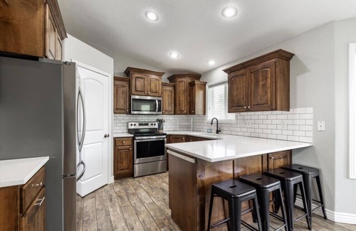 Idaho Falls House | The Family Falls Retreat | Sleeps 12 | Hot Tub