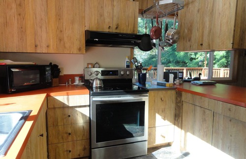 Hoodsport House | The Family Lake Place- 3 Bdrm- Year Round Hiking, Boating, Fishing