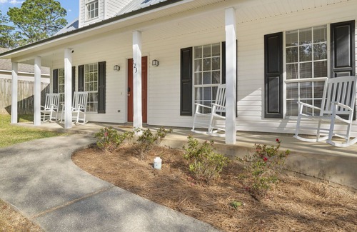 Daphne House | The FarmCharm King-Suite w/ Pool, Golf Course, I-10 Near Mobile, Beaches, & OWA!