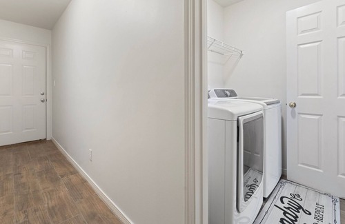 Daphne House | The FarmCharm King-Suite w/ Pool, Golf Course, I-10 Near Mobile, Beaches, & OWA!