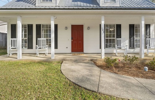 Daphne House | The FarmCharm King-Suite w/ Pool, Golf Course, I-10 Near Mobile, Beaches, & OWA!
