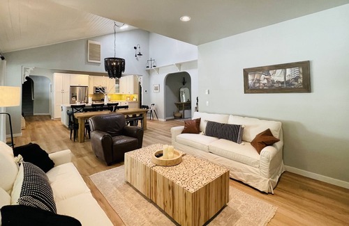 Sisters House | THE FARMHOUSE - A cozy home to Rest, Restore & Create memories.