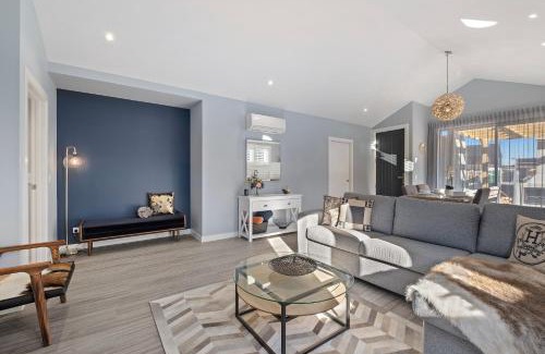 Lake Hayes House | The Feather Lodge - Lake Hayes Estate Holiday Home
