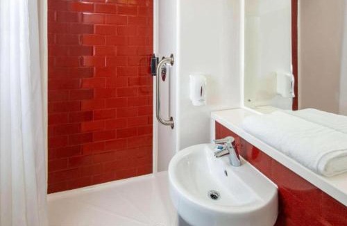 Newquay City Centre Hotel | The Feather's Hotel Newquay