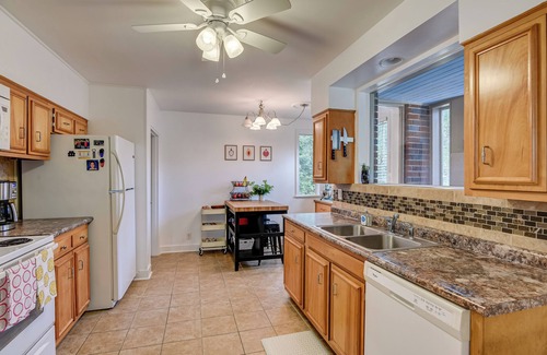 West End House | The Fig Tree House - Covered Parking & Grill