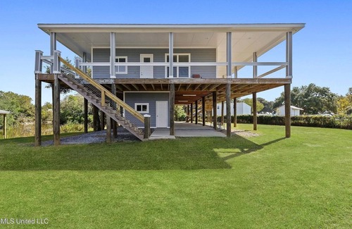 Ocean Springs Cottage | The Fin & Feather. A Gorgeous Seaside Cottage.2 docks. An incredible experience!
