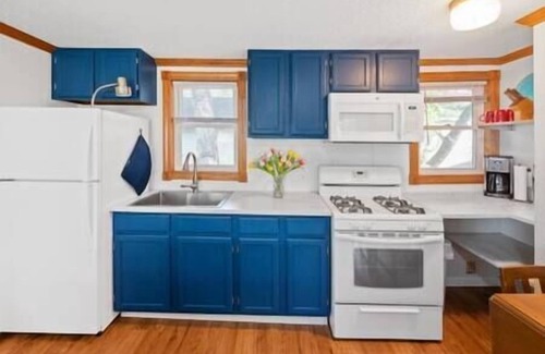 Alexandria House | "The Firefly" at Darling Shores