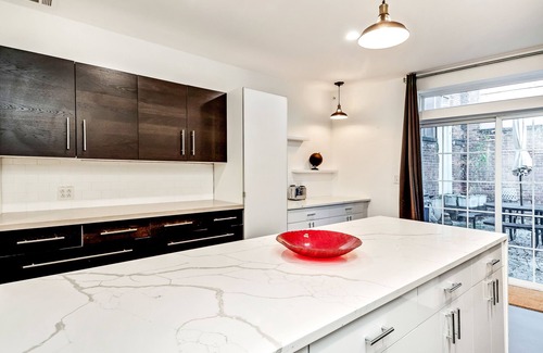 West Poplar House | The Firehouse: Unique & Cozy 5B/4Bth +Free Parking