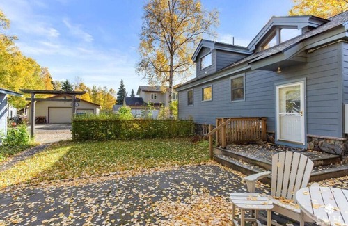 Rogers Park Apartment | The Fireweed Gardens