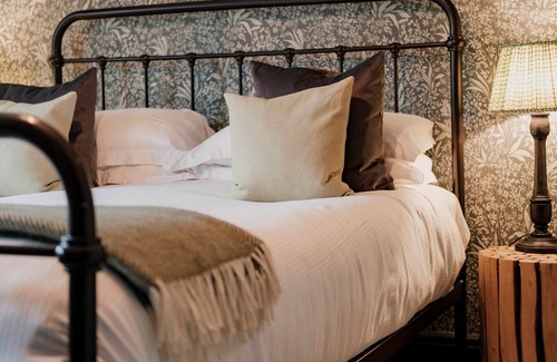 Winkton Hotel | The Fisherman's Haunt