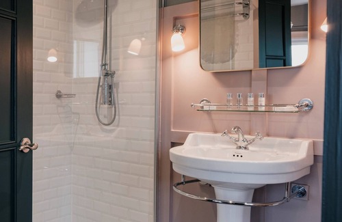 Winkton Hotel | The Fisherman's Haunt