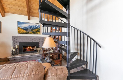 Blue River House | The Fishermans Place Peaceful with Mountain Views