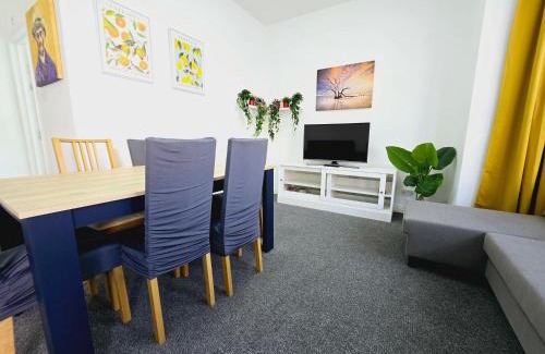 Stratford Apartment | The Flat - 2 Bedroom apartment