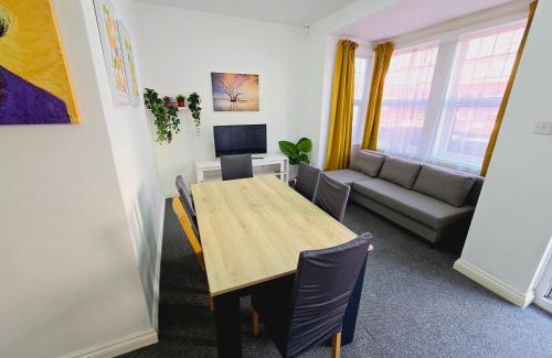 Stratford Apartment | The Flat - 2 Bedroom apartment