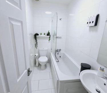 Stratford Apartment | The Flat - 2 Bedroom apartment