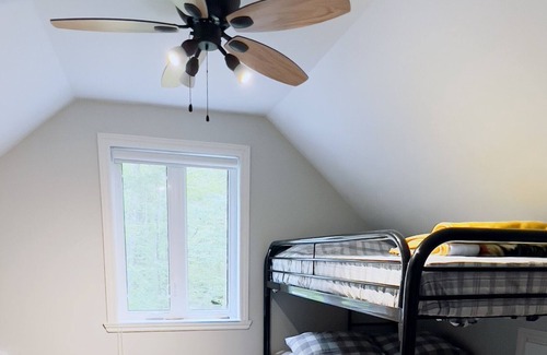 Saint-Raymond Ski Chalet | The flat rock