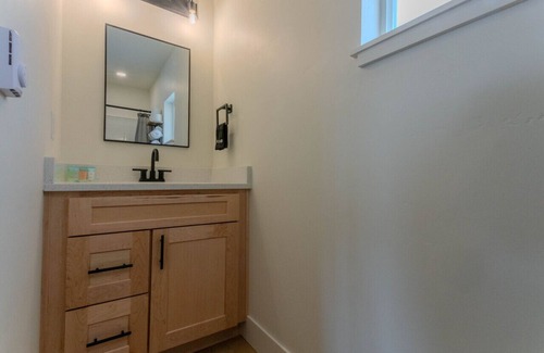 Coeur d'Alene Apartment | The Flats – Perfect Location, 5 Min to Lake CDA & Kootenai Hospital