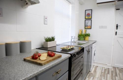 Flint Apartment | The Flintshire - North Wales - Sleeps Up To 9