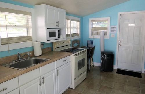 Altamont Manor Apartment | The Florida sun and UNIQUE PRICES are waiting for you! Book quickly now!