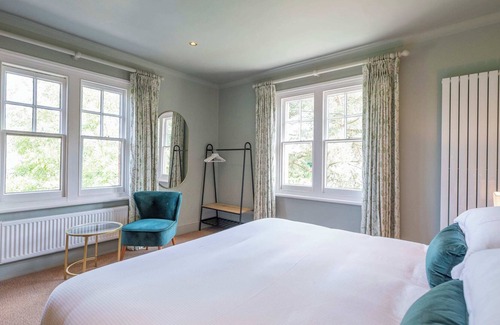 Henley-on-Thames Bed & Breakfast | The Flower Pot Hotel - Room 1 - Super King