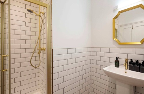 Henley-on-Thames Bed & Breakfast | The Flower Pot Hotel - Room 1 - Super King