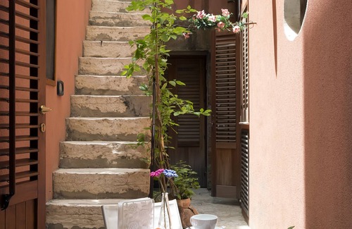 Trapani City Centre Apartment | the flowery courtyard srl no12