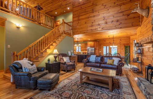 Lansing House | The Forge - Private home in gated community minutes from West Jefferson!