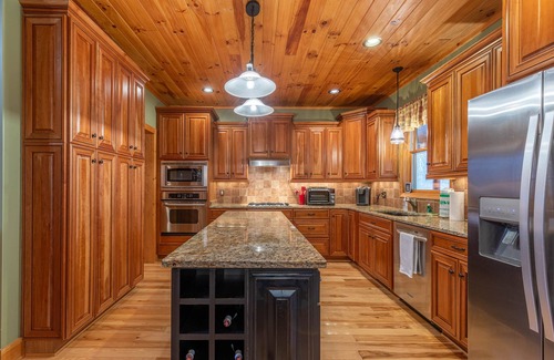 Lansing House | The Forge - Private home in gated community minutes from West Jefferson!