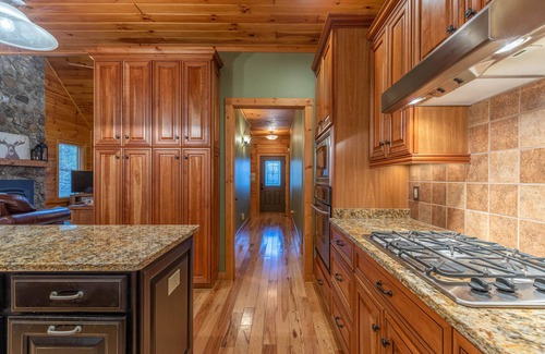 Lansing House | The Forge - Private home in gated community minutes from West Jefferson!