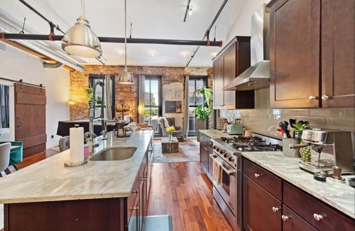 Center City East House | The Founders Suite Residence