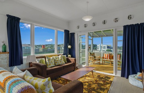 Foxton Beach House | THE FOX DEN – FOXTON BEACH HOLIDAY HOME, pet friendly in Foxton