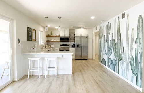 Casas Adobes House | The Fox House: Friends and Family Retreat with Game Room, Pool Table, Volleyball