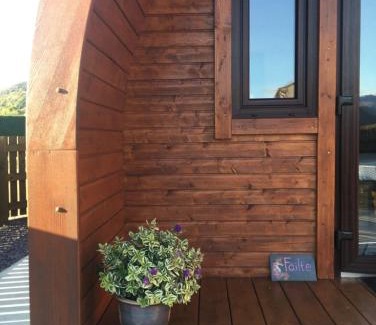 West Laroch Apartment | The Fox's Den, Luxury Cosy Mini Lodge, Highlands