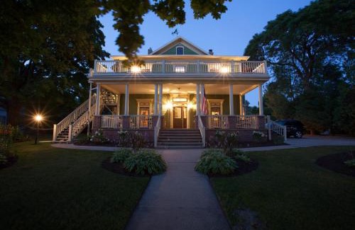 Sturgeon Bay Bed & Breakfast | The Foxglove Inn