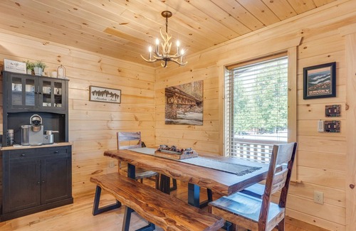 White Oak Lodge Cabin | The Foxtail Lodge: Game Room, Hot Tub, HOA Pool, WiFi