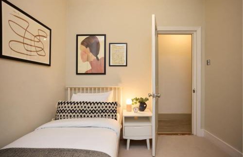 Harlesden House | The Furness Hideout - Charming 2BDR Flat with Shared Garden